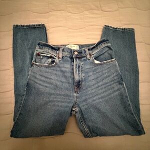 Abercrombie & Fitch Straight Leg Midwash Women’s Jeans